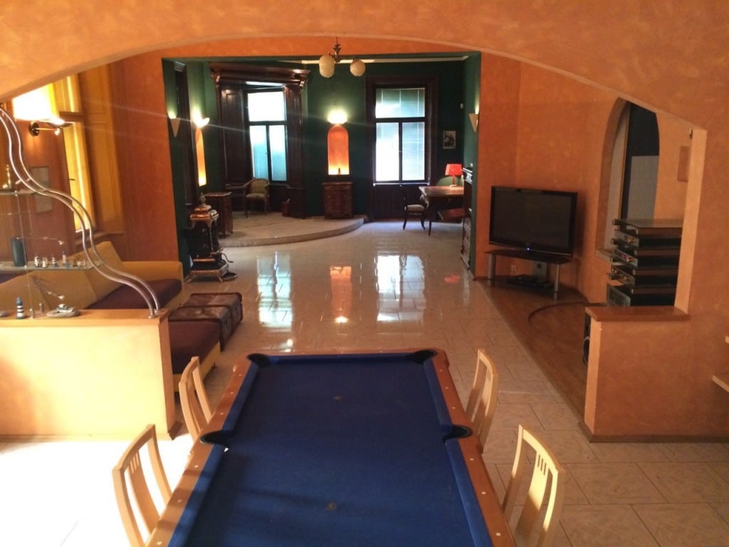 דירה ענקית מרוהטת, מפוארת וייחודית למכירה בשכונת וינוהרדי, פראג 2 — תמונה 4