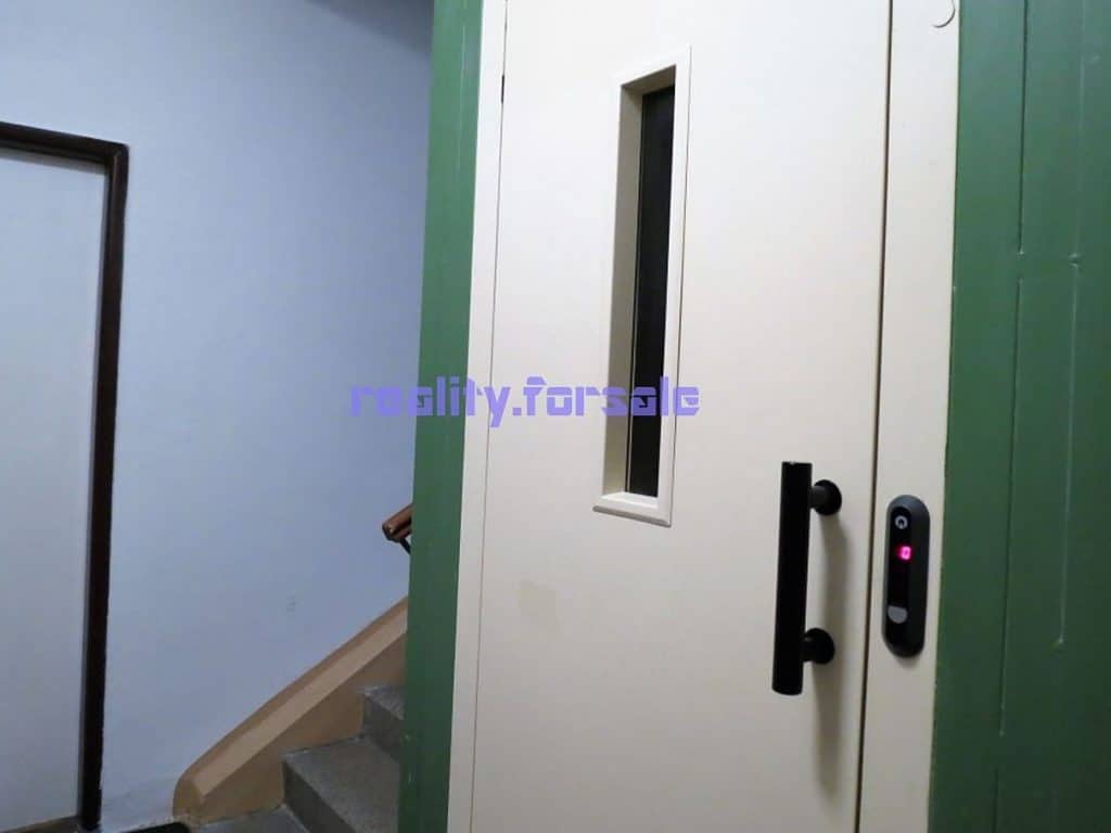 למכירה דירה יפהפיה 2+1 בגודל 54 מ"ר בפראג 9 — תמונה 1