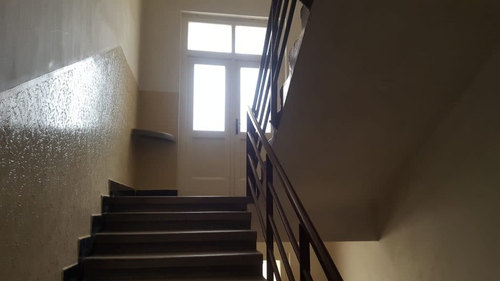 למכירה דירת 2+kk מדהימה בשכונת וינוהרדי היוקרתית ליד קניון פלורה — תמונה 9