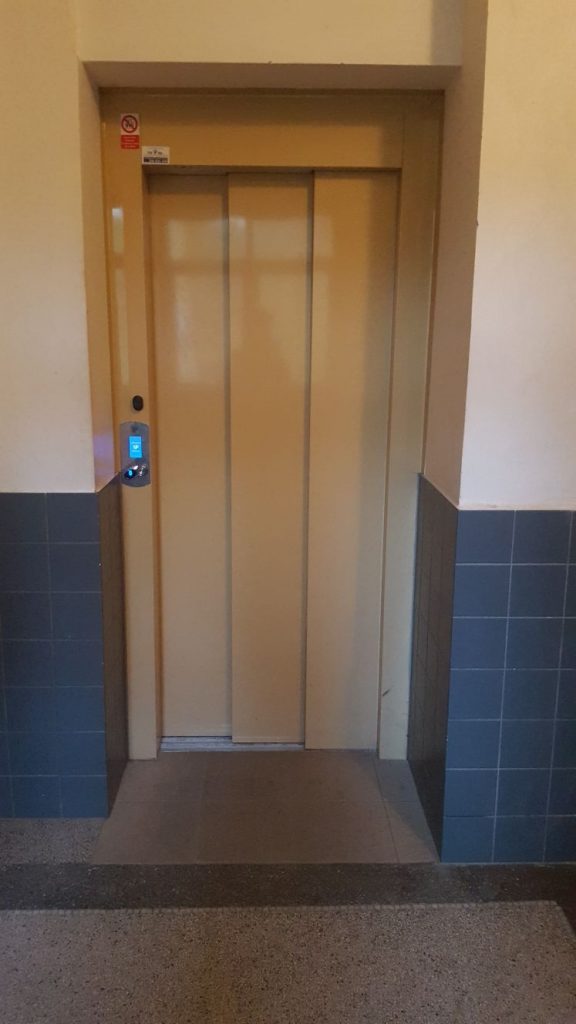 למכירה בפראג 4 דירת 2+kk משופצת בגודל 48 מ"ר — תמונה 17