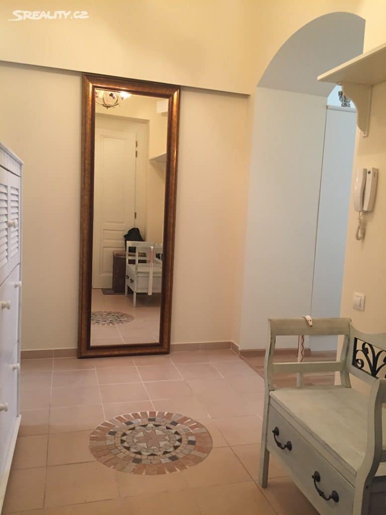 למכירה בפראג 7 דירת 2+KK בגודל 60 מ"ר — תמונה 1