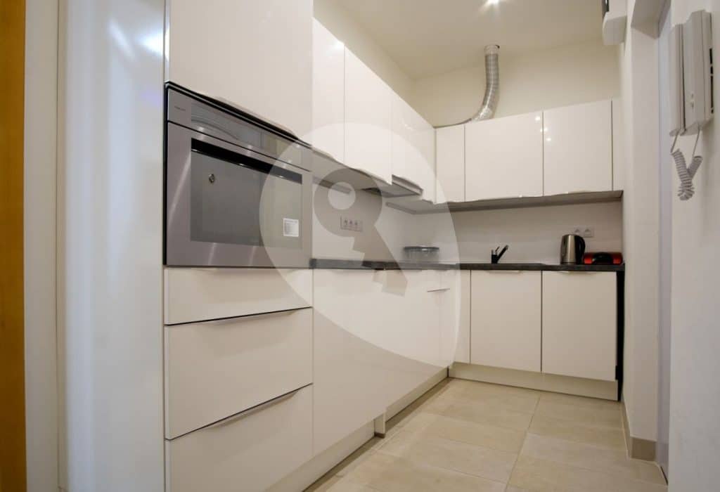 למכירה דירת 1+1 בשכונת ליבן בפראג — תמונה 2