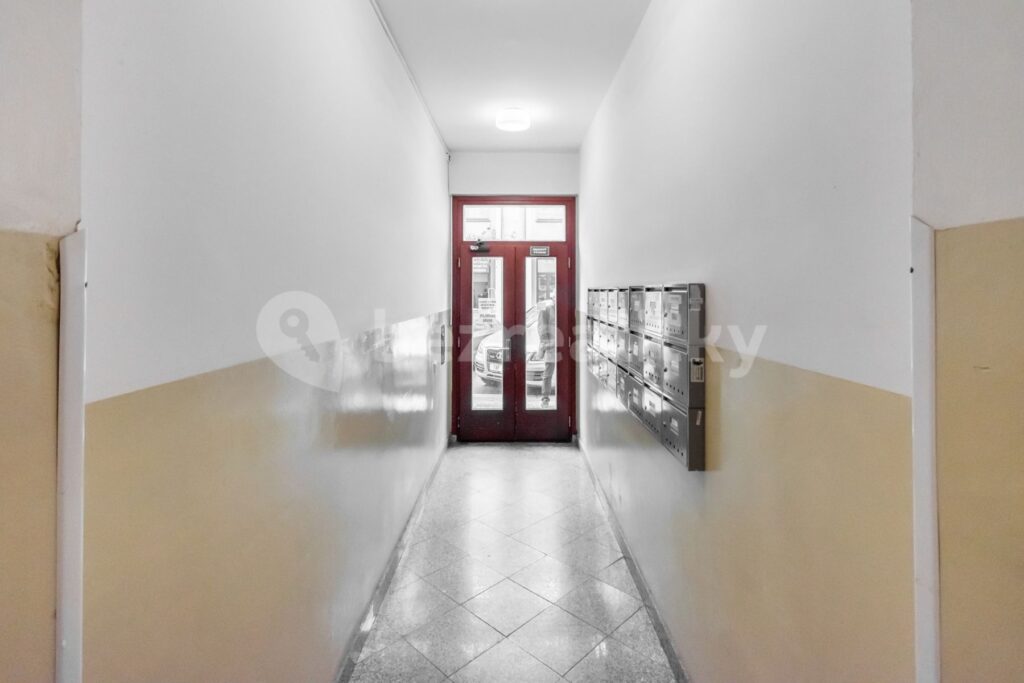 למכירה בפראג 5 דירת 2+KK בגודל 43 מ"ר — תמונה 1