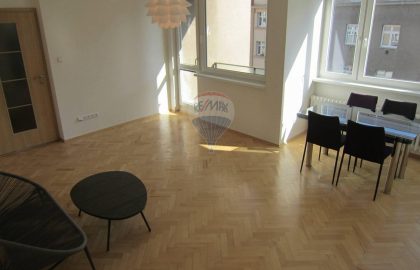 למכירה דירה מפוארת בפראג 4 שכונת נוסלה. 59 מ"ר להשקעה