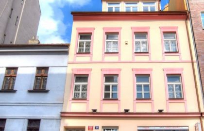 למכירה בניין דירות בגודל 350 מ"ר בפראג 10