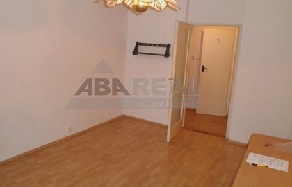 למכירה דירת 1+1 בגודל 35 מ"ר בשכונת ליבן בפראג 9